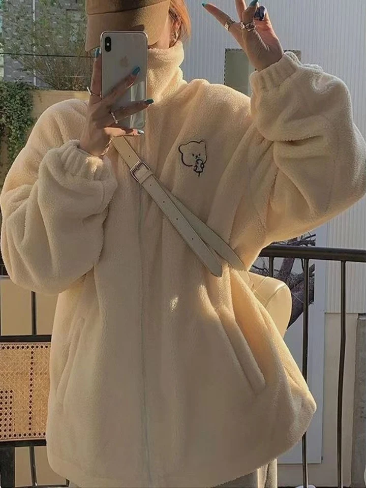 

Весна 2026: Женская куртка из овечьей шерсти с вышивкой Lazy Bear, с воротником-стойкой, теплая, универсальная, свободного кроя, удлиненная, с длинными рукавами.