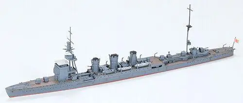 Tamiya 31318 1/700 Scale Model Kit WWII IJN Kuma-Class Light Cruiser Kiso