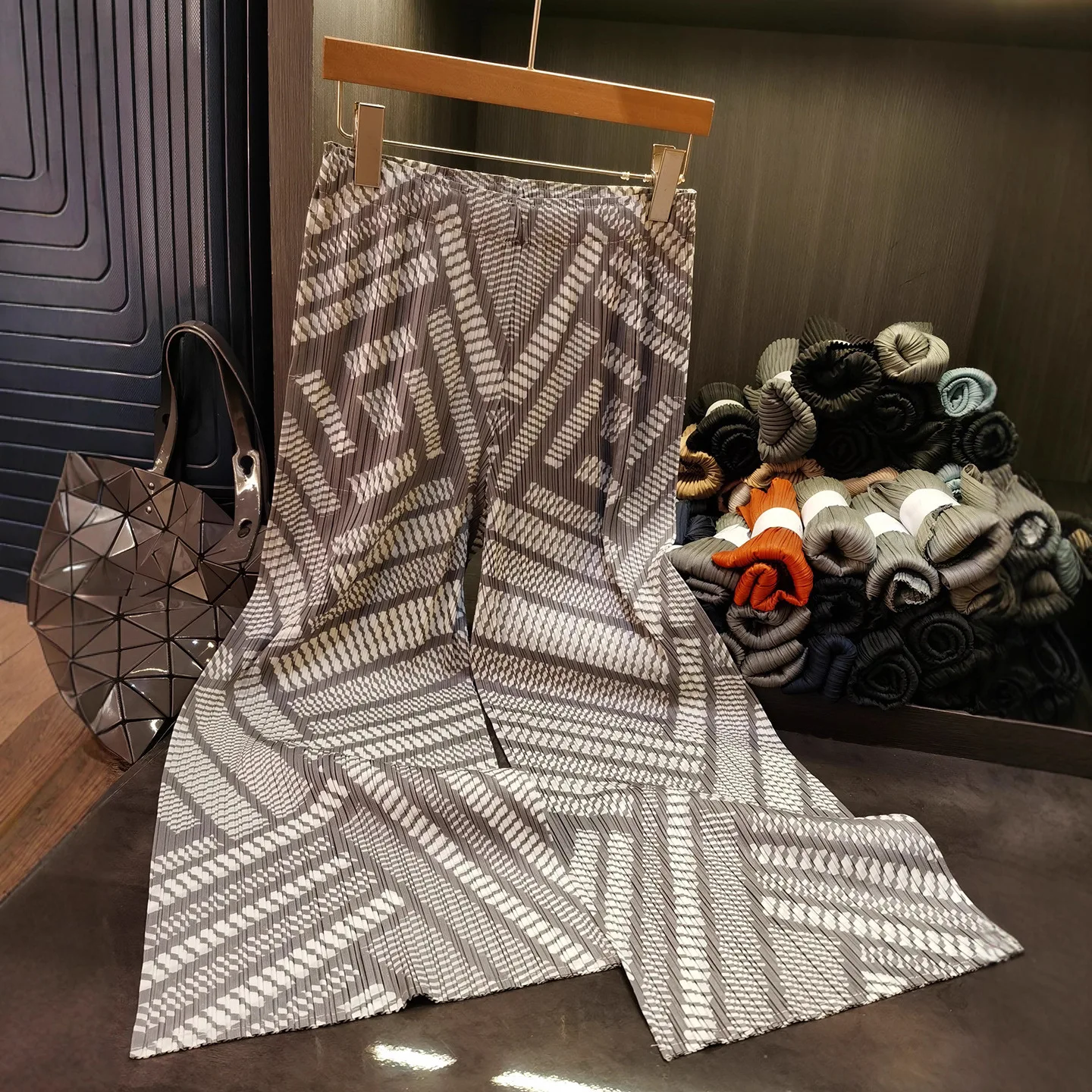 Miyake New Spring and Summer 2025 Niche Irregular Striped Printed Casual Pants Female Loose Hundred Straight Wide-leg Pants