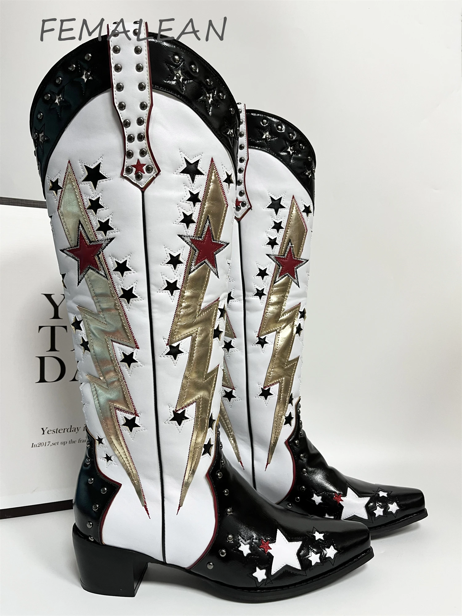 Cowgirl Snip Toe Metallic Gold Lightning Bulloni con borchie Stelle Vernice Punta nera Tacchi alti Stivali da cowboy alti al ginocchio Donna 2024