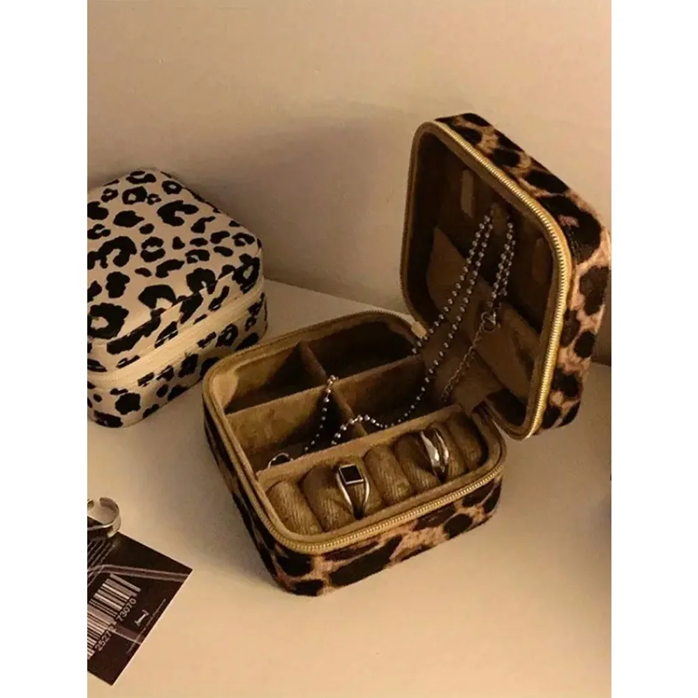 

1pc Leopard Print Jewelry Box, Portable, Can Store Accessories, Small & Exquisite, Good For Earrings, Rings, Necklaces, Also Sui