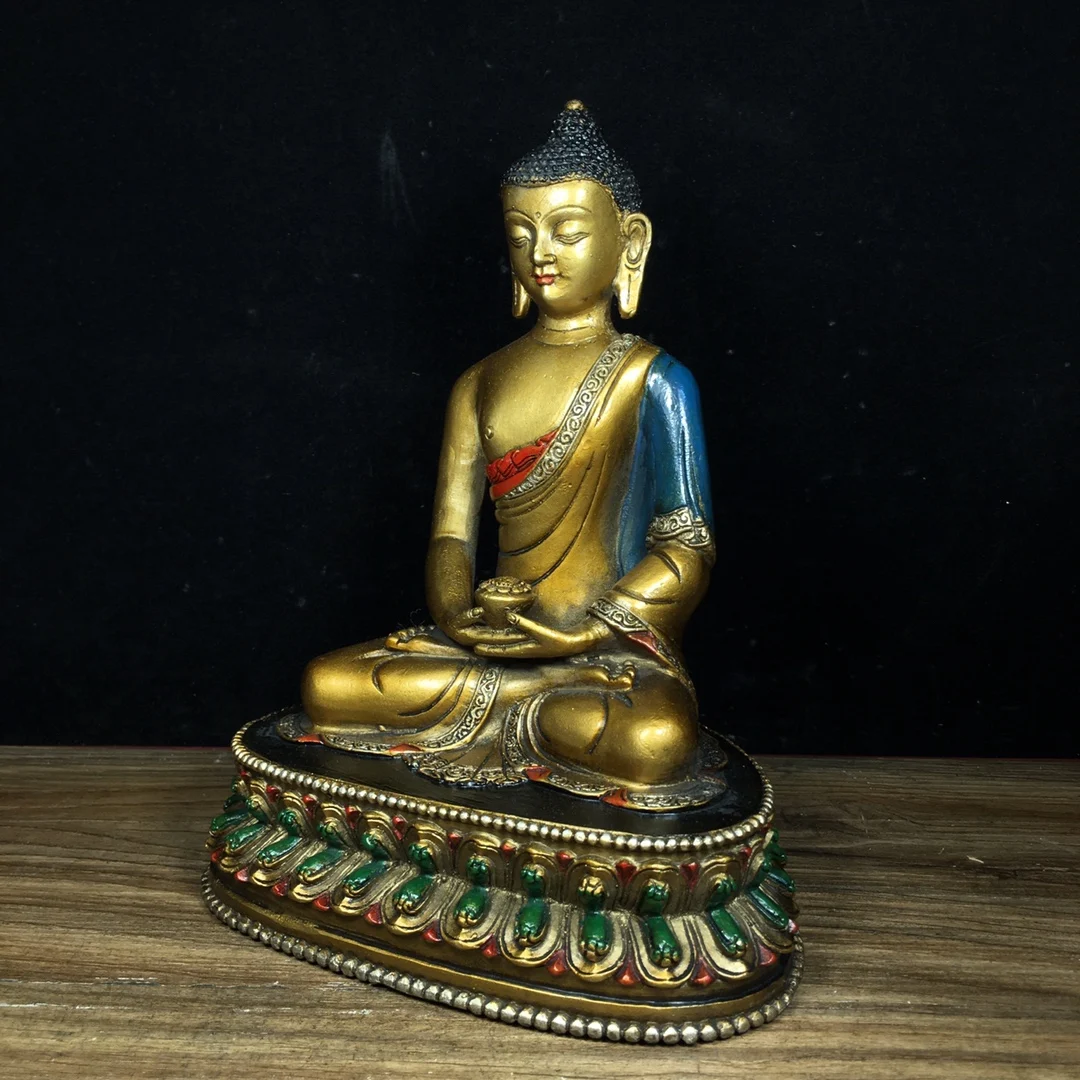 Pure copper painted statue of Shakyamuni Buddha   16.5cm long, 11cm wide, 20.5cm high, weighing 900g