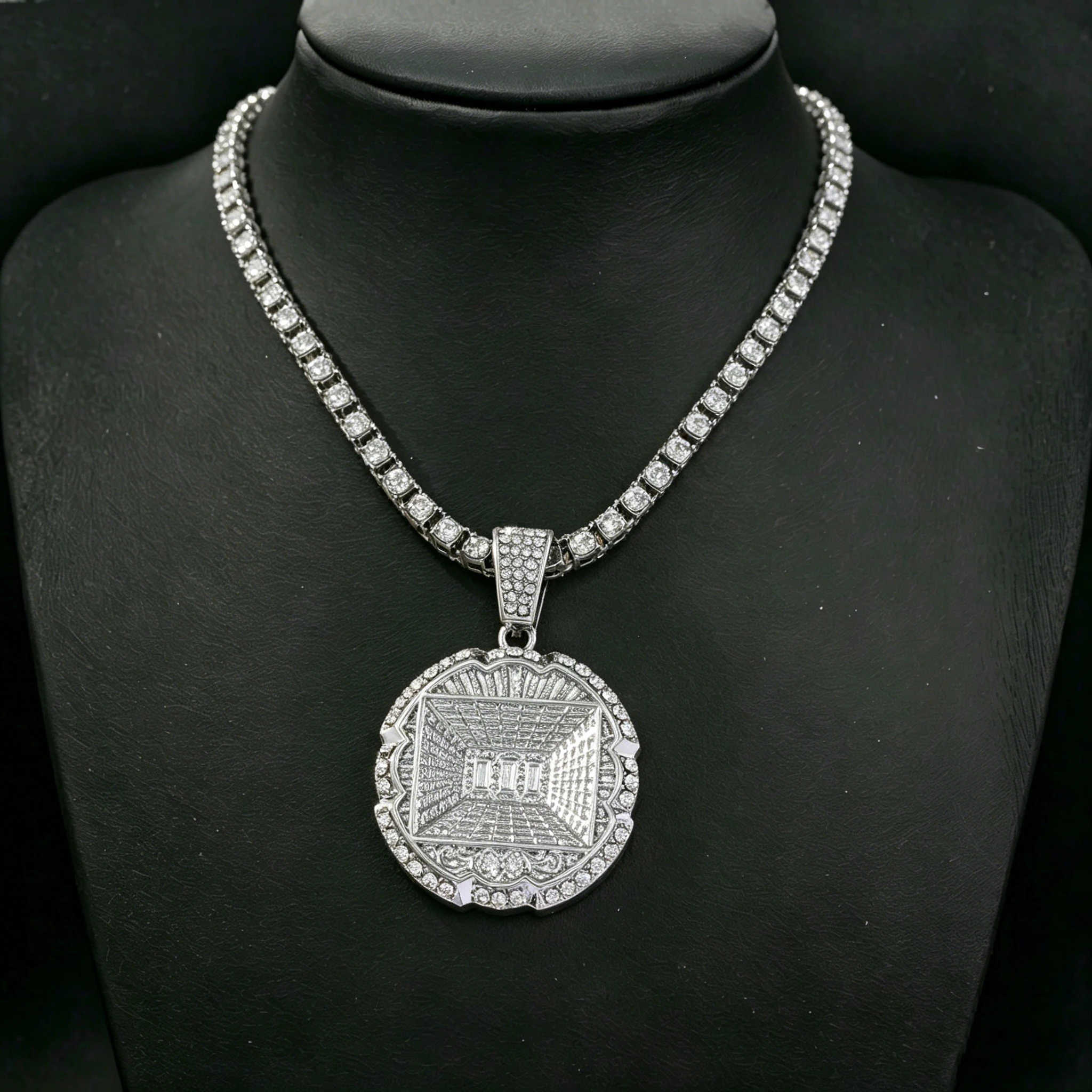 This is a fashionable and elegant pendant necklace for the Last Supper. It is suitable for men's necklaces during events, festiv