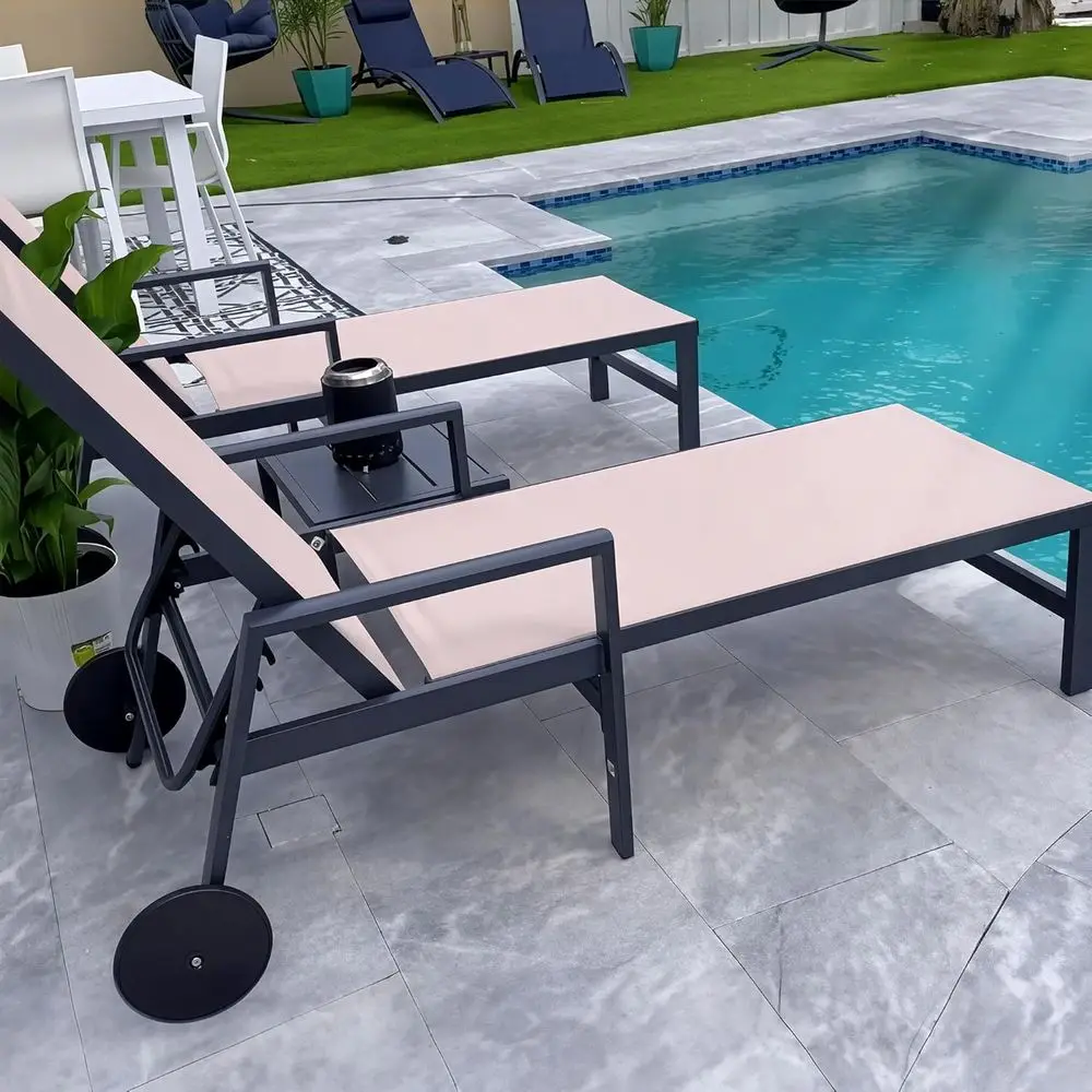 

Комплект из 2 шезлонгов для патио с колесиками и подлокотниками, уличные кресла-реклайнеры для бассейна, двора, пляжа, бежевые