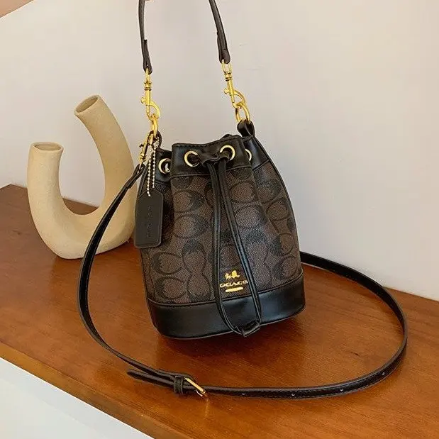 

Unique Textured Leather Diaper Bag Minimalist Crossbody Bag For Women Fashionable Large Capacity Tote Stylish Chic
