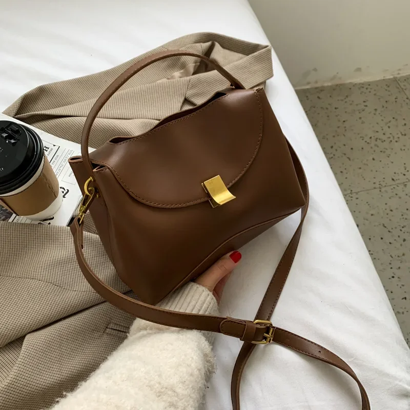 Bolso de hombro de cuero PU con solapa para mujer, bolso cruzado, bolsos de diseñador, alta calidad, estilo Retro, informal, Simple, a la moda