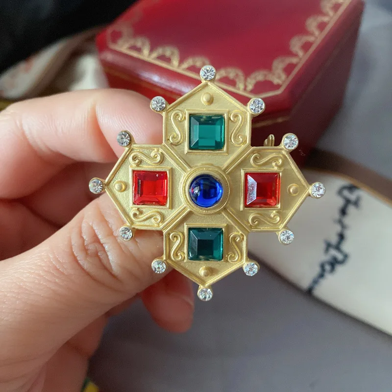 

New Retro Baroque Court Color Crystal Inlaid Matte Metal Cross Brooch Rhinestone Corsage Accessories Simple Temperament Pins