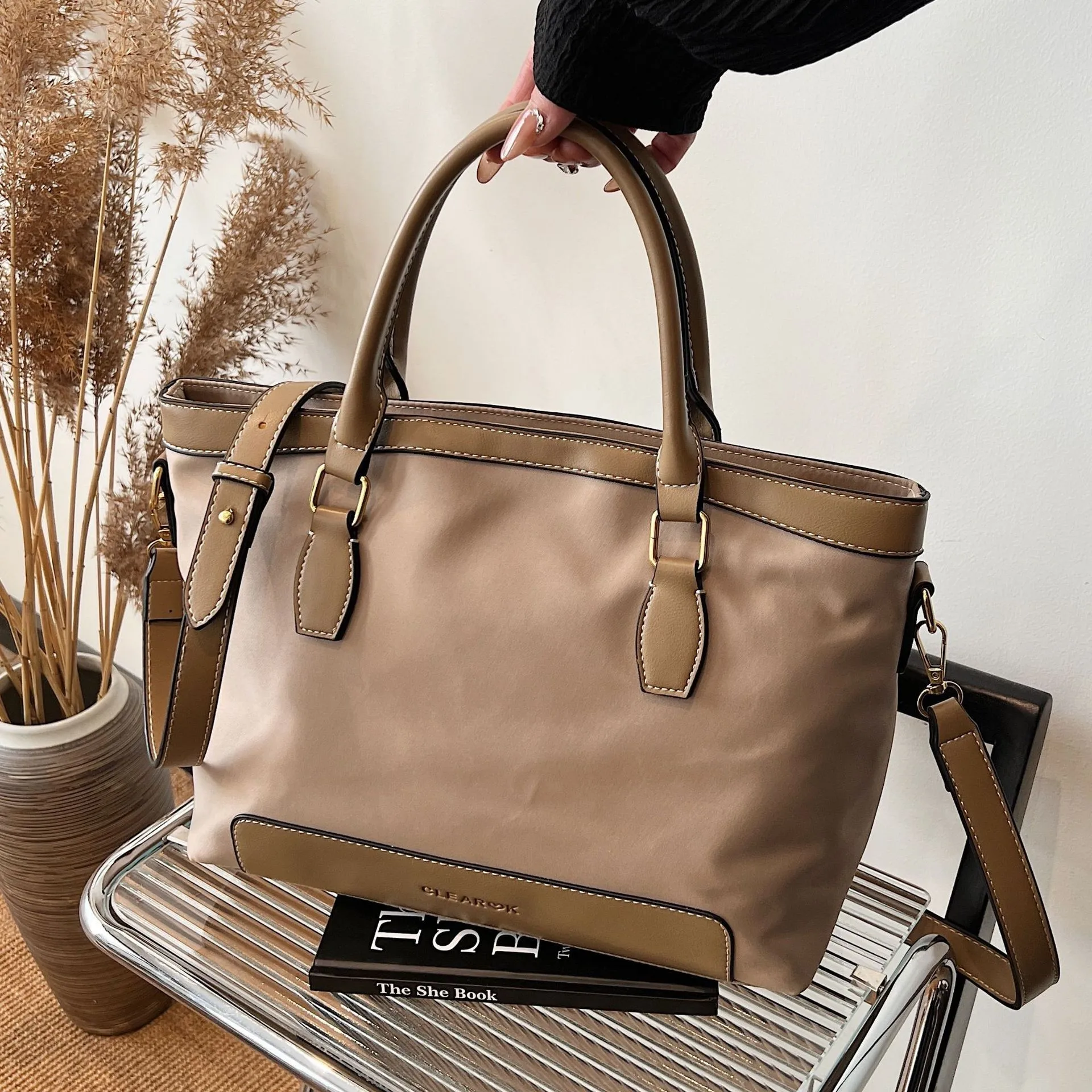 high-end-large-capacity-tote-bag-commuter-shoulder-bag-women's-design-underarm-crossbody-bag-fashionable-splicing-pu