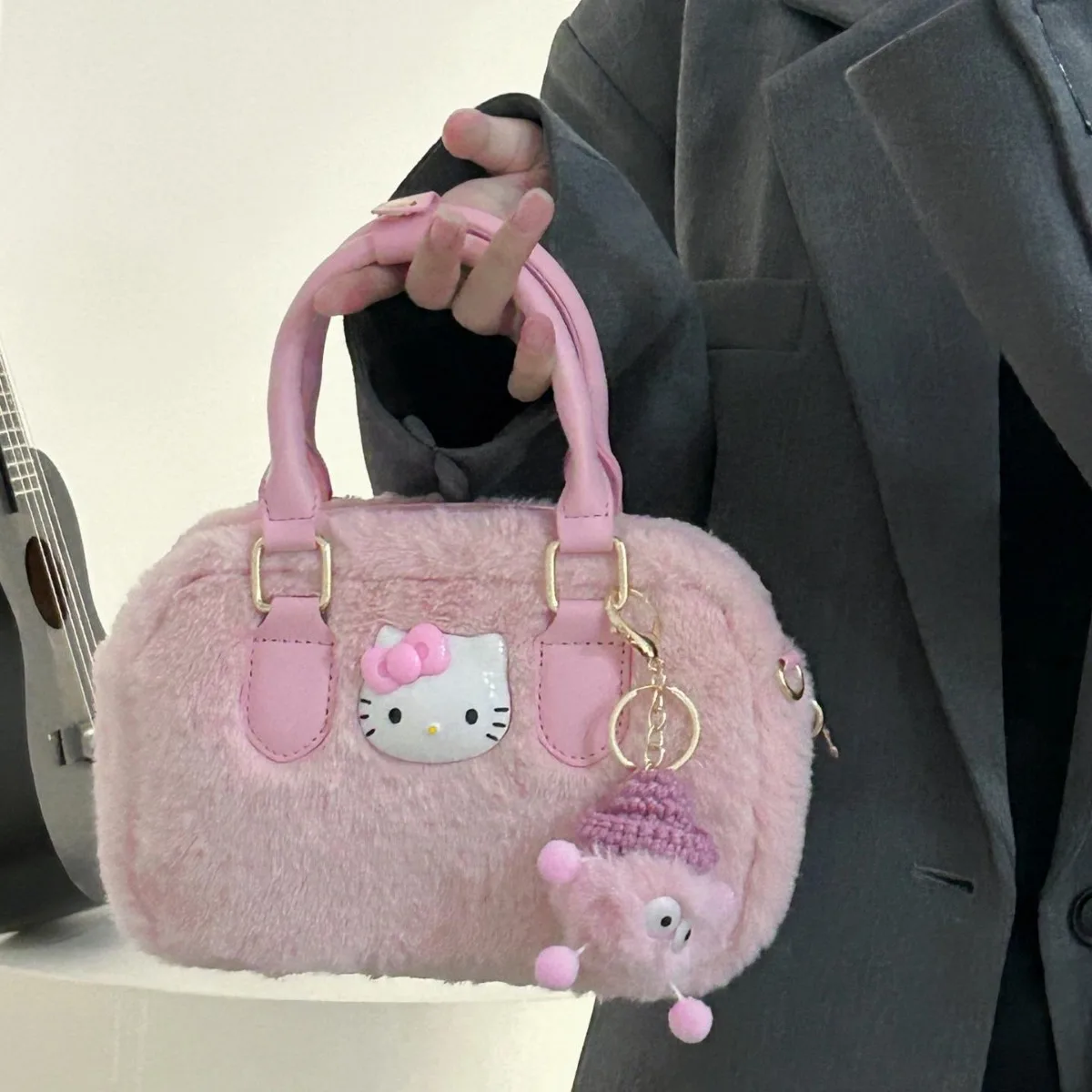 

Sanrio Hello Kitty Sweet Little Girl Shoulder Bag Autumn/Winter Plush Kt Head Niche Aesthetic Bags Large Capacity Zipper Handbag