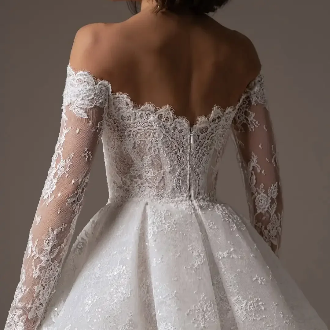 Grazioso abito da sposa con applicazioni con cerniera sopra il ginocchio con spalle scoperte Abiti da festa Abiti da festa corti a maniche lunghe
