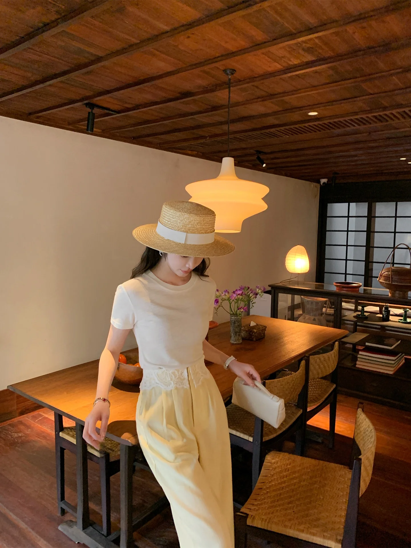 

Простая женская футболка с круглым вырезом и короткими рукавами, однотонный топ, стандартная ширина плеч, весенне-летняя модная повседневная одежда