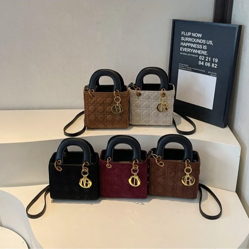 ヴィンテージカジュアルシンプルおむつバッグ女性用レザークラッチクロスボディハンドバッグトレンディレターロゴ通勤ショッパーバッグ