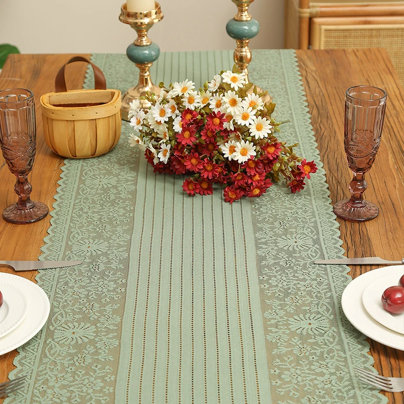 American retro lace hollow-out tassel knitted table runner for American-style TV cabinet, coffee table, and dining table