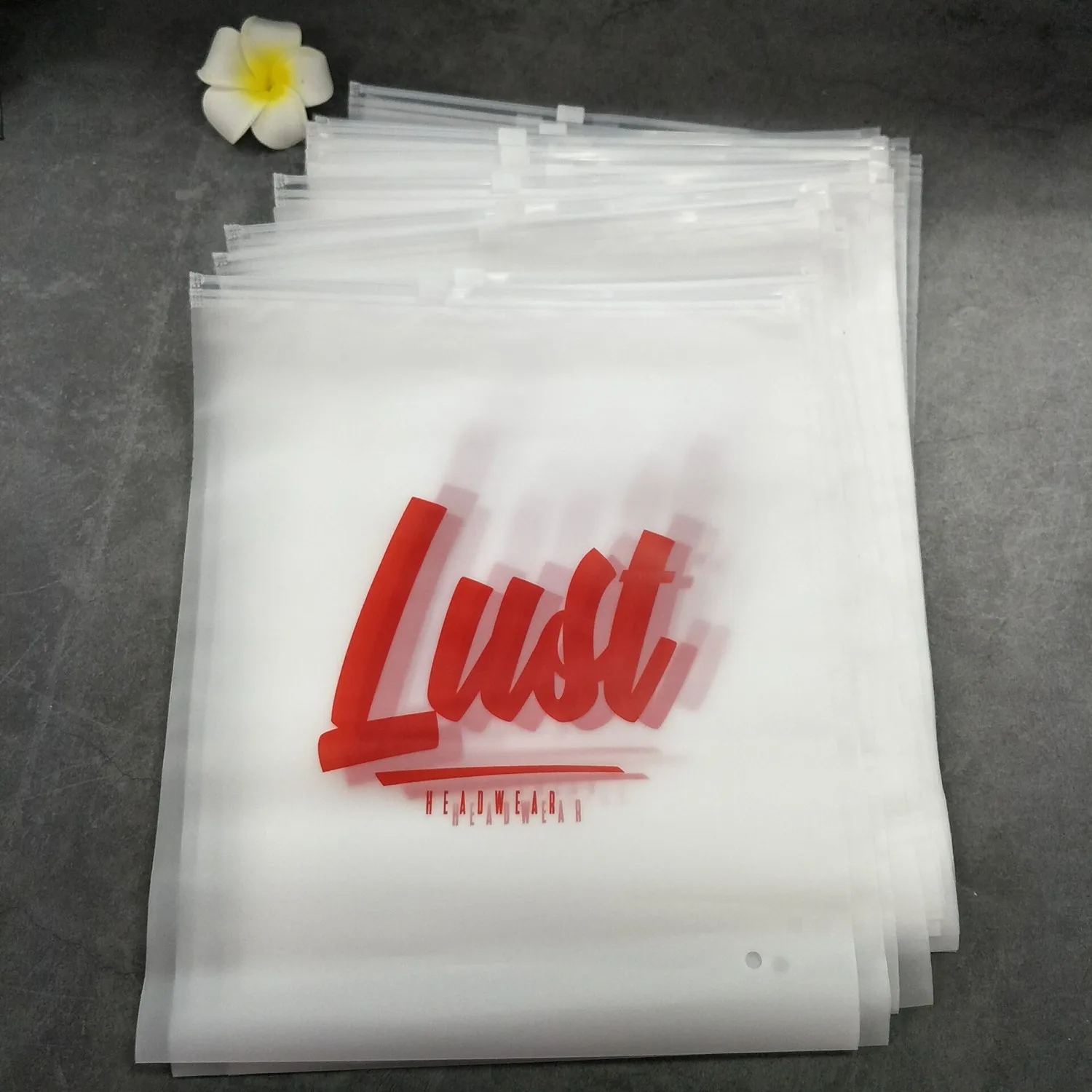 

Custom Own Logo Printed Clothing Garment Clothes T Shirt Packing Zipper Frosted Plastic Packaging Bag