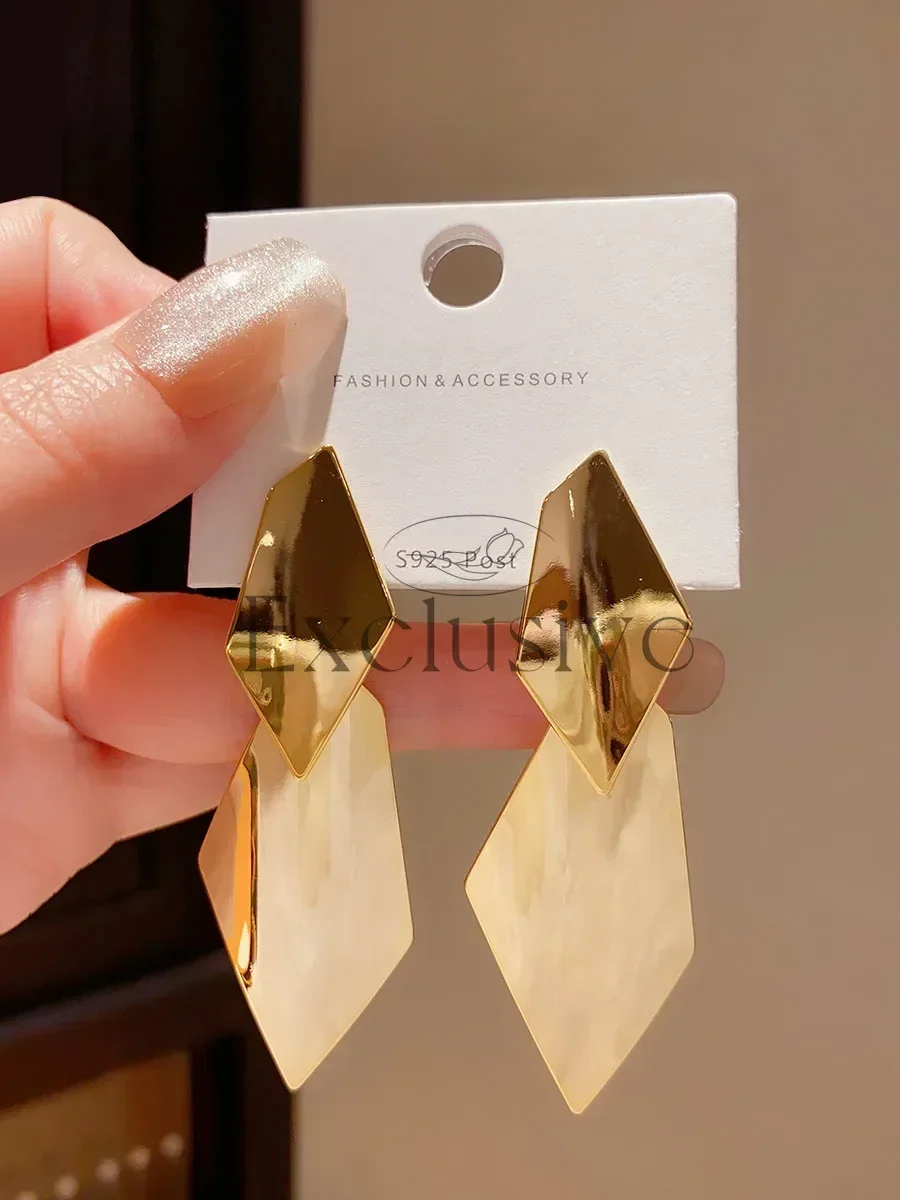 Advanced sense metal irregular cold wind gold earrings female niche temperament exaggerated large version