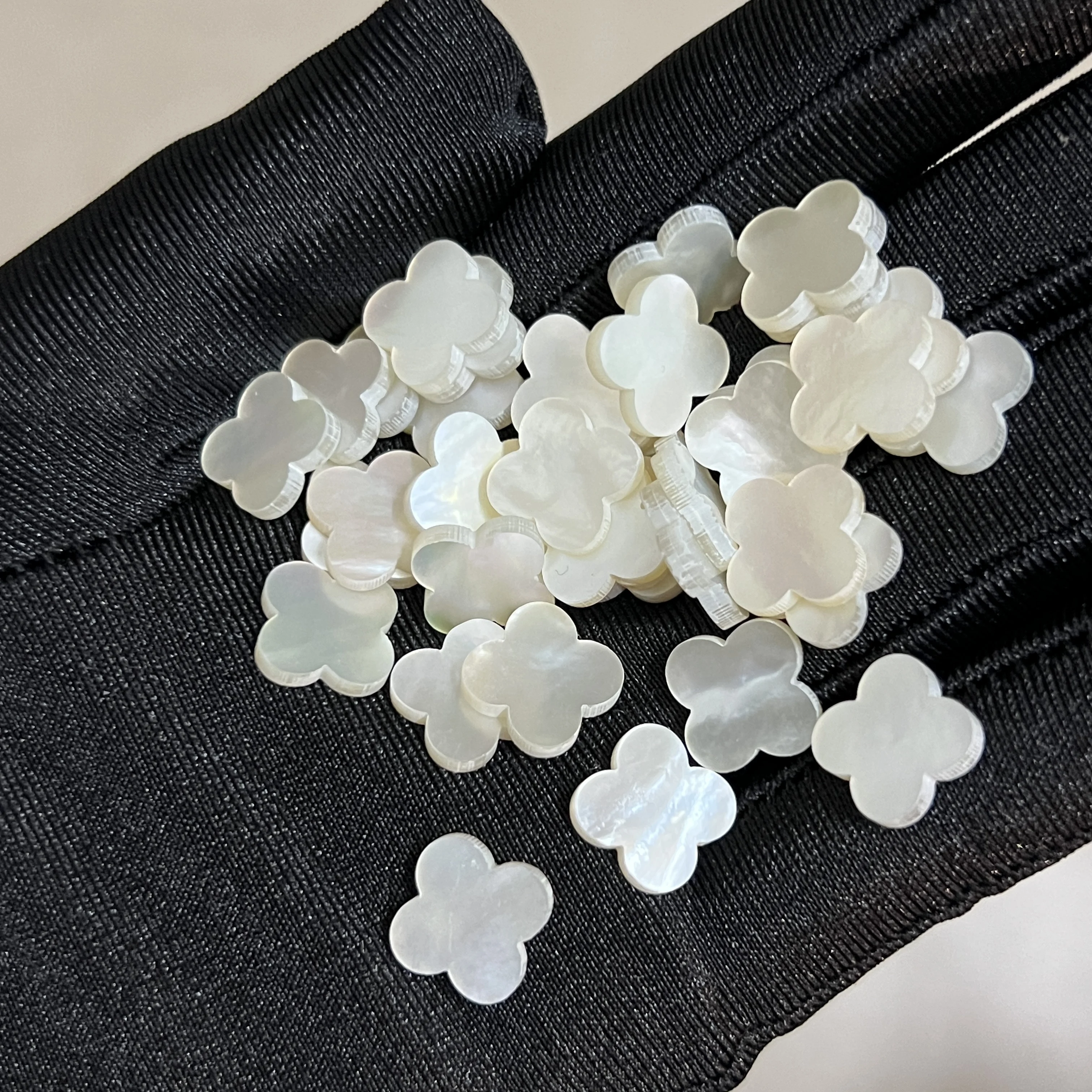50PCS/Lot 8-14mm Mother Of Pearl Shell Four Leaf Clover Flower Stones For Jewelry DIY
