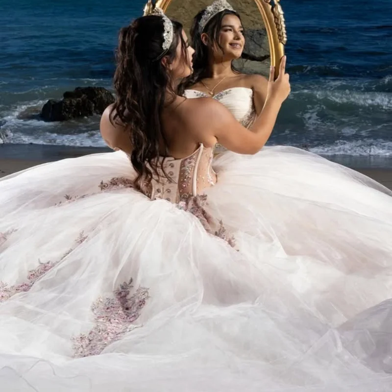 Maßgeschneiderte einfache helle Quinceanera-Kleider, schulterfrei, Kristall-Pailletten-Applikation, langer Schwanz, Vestido 15, Quinceanera