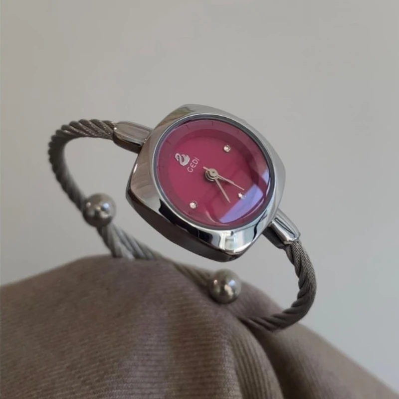 ساعة نسائية أنيقة عالية الجودة، موديل طالب رائع وبسيط مقاوم للماء وساعة كوارتز أنيقة، هدية عيد ميلاد