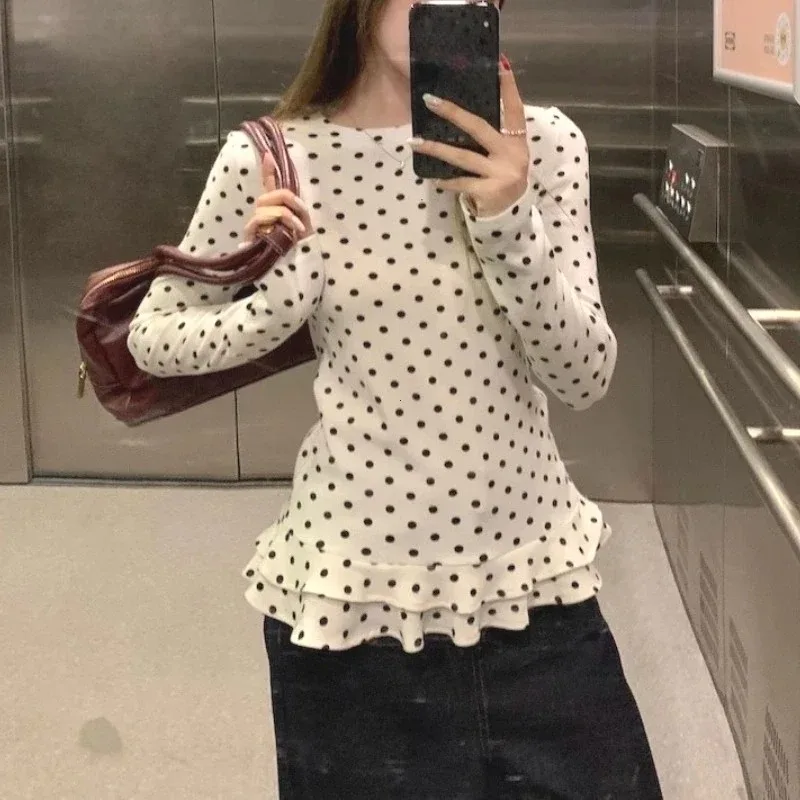 Women Polka Dot Long Sleeve Blouse Ruffle Hem Slim Fit Crew Neck Casual T-Shirt Soft Comfort Wear for Daily Leisure Time