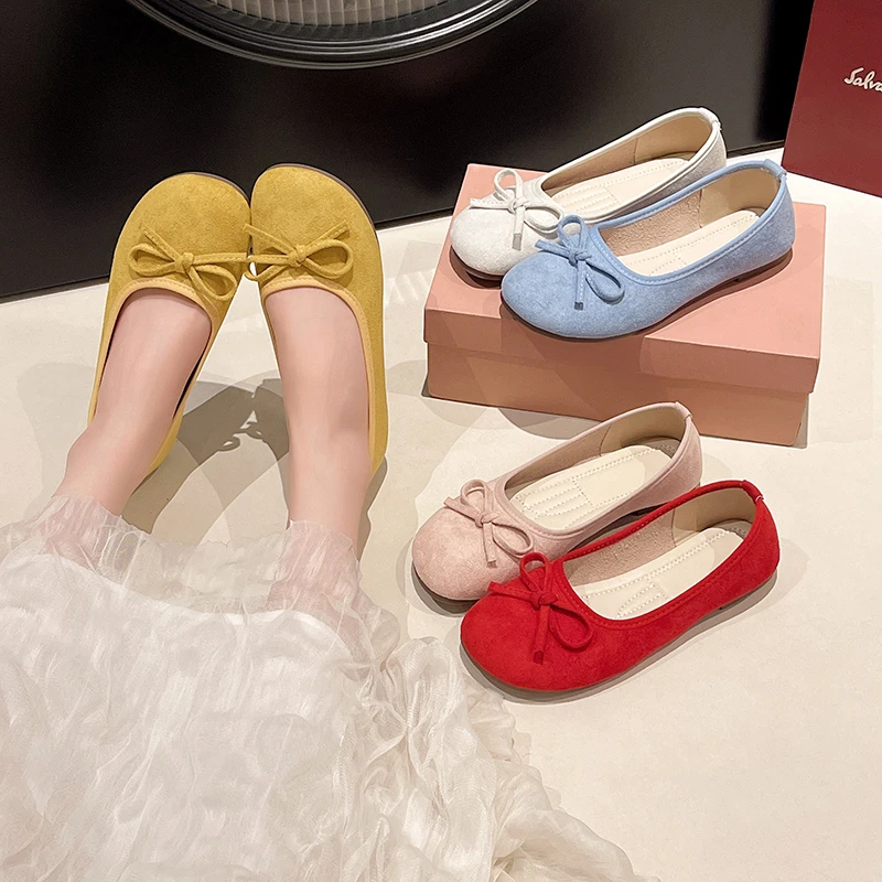 Damen Ballerinas mit Schleifendekoration, runder Zehenpartie, aus Wildleder, zum Hineinschlüpfen. – Detail 10