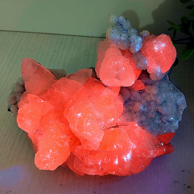 Natural Stones Pink rhombic calcite Band Effect Crystals Mineral Samples Witchcraft Energy Feng Shui Room Decoration