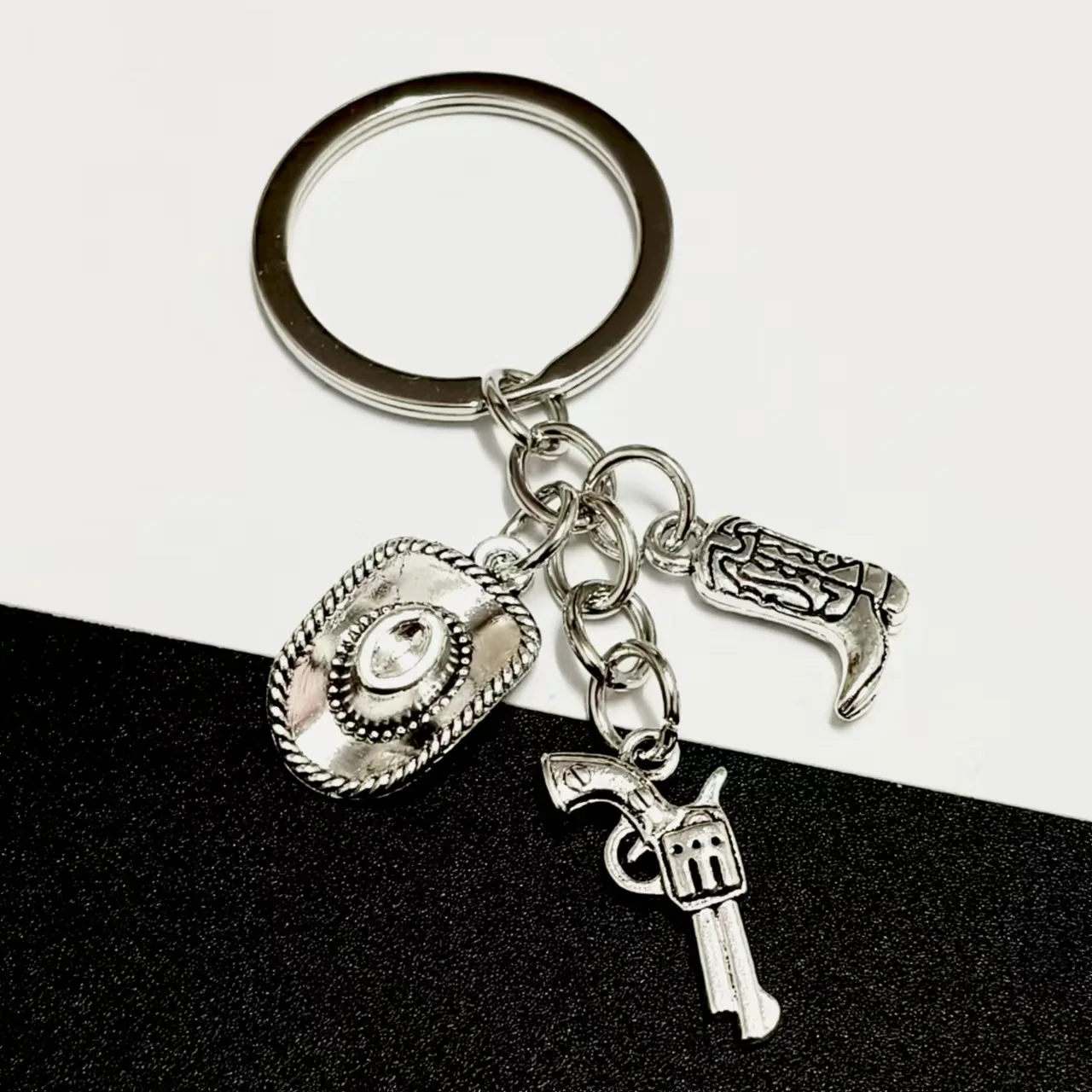 New Retro Cowhead Cowboy Hat, Horseshoe Pistol Boots, Creative Western Cowboy Keychain, Personalized Keychain