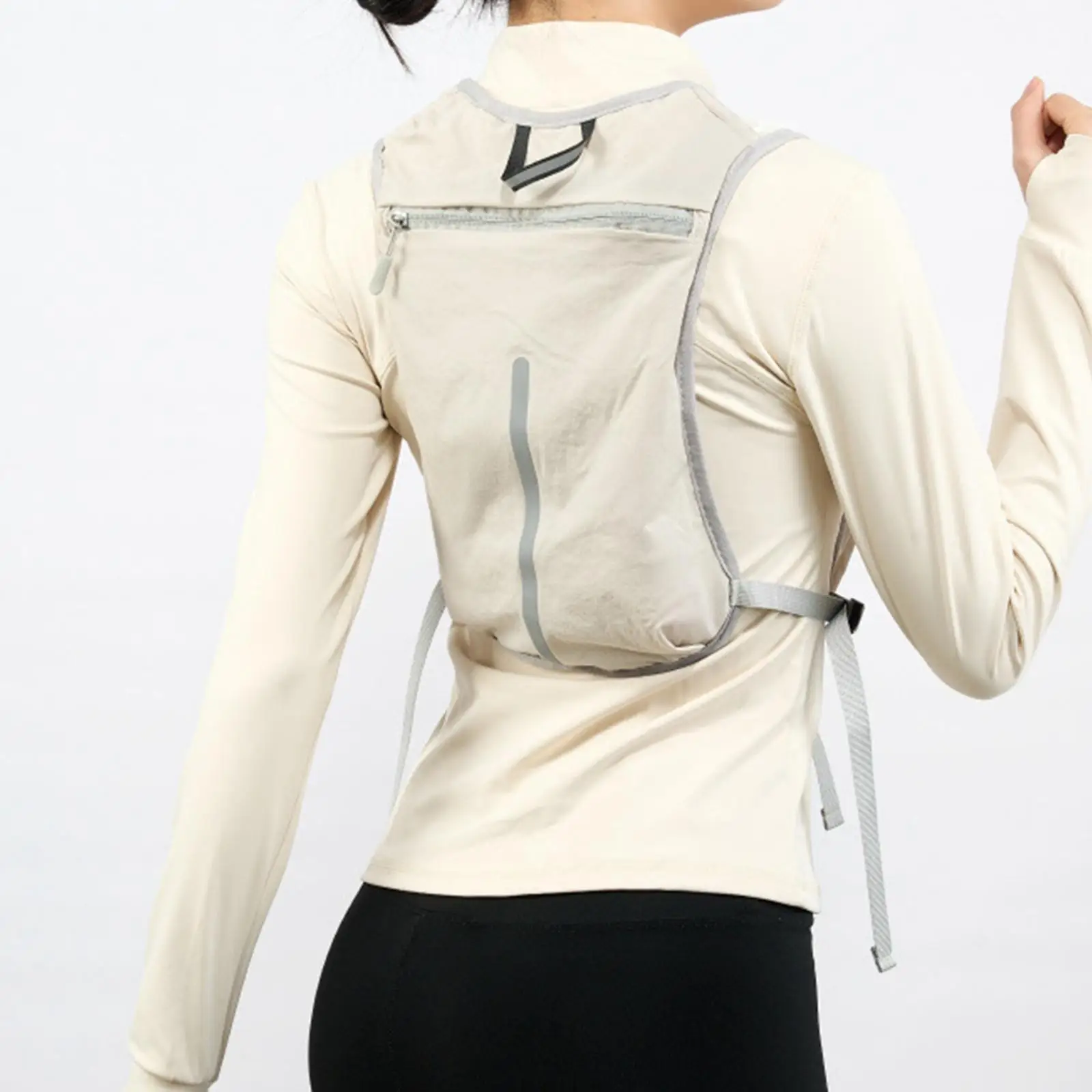 

Hiking Vest Hydration Pack with 500ml Water Bottle Breathable Adjustable Multifunctional Nylon Fabric for Men and Women