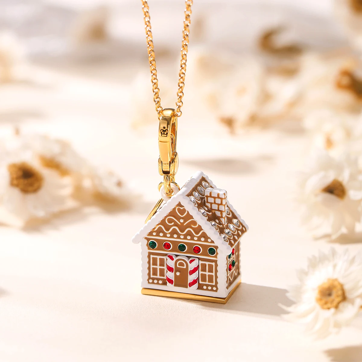 1Pc Exquisite Enamel Gingerbread House Pendant, Openable Candy Snow House Christmas Pendant Necklace,For Women Sweet Party Gifts