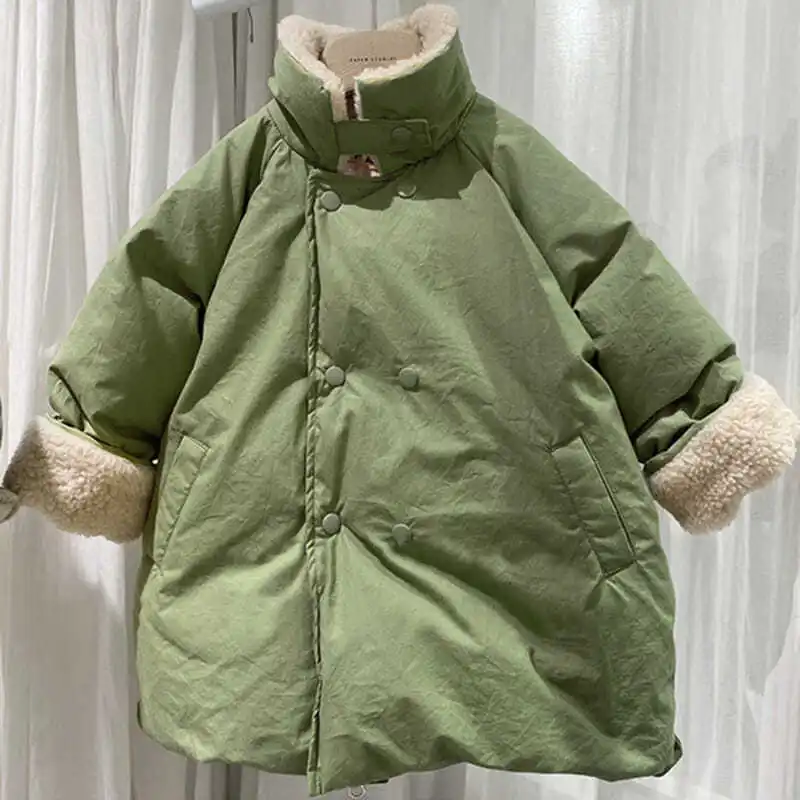 

Spring and Autumn, South Gate, South Korea. Children's clothing, thick cotton jackets for boys and girls. Western style, medium