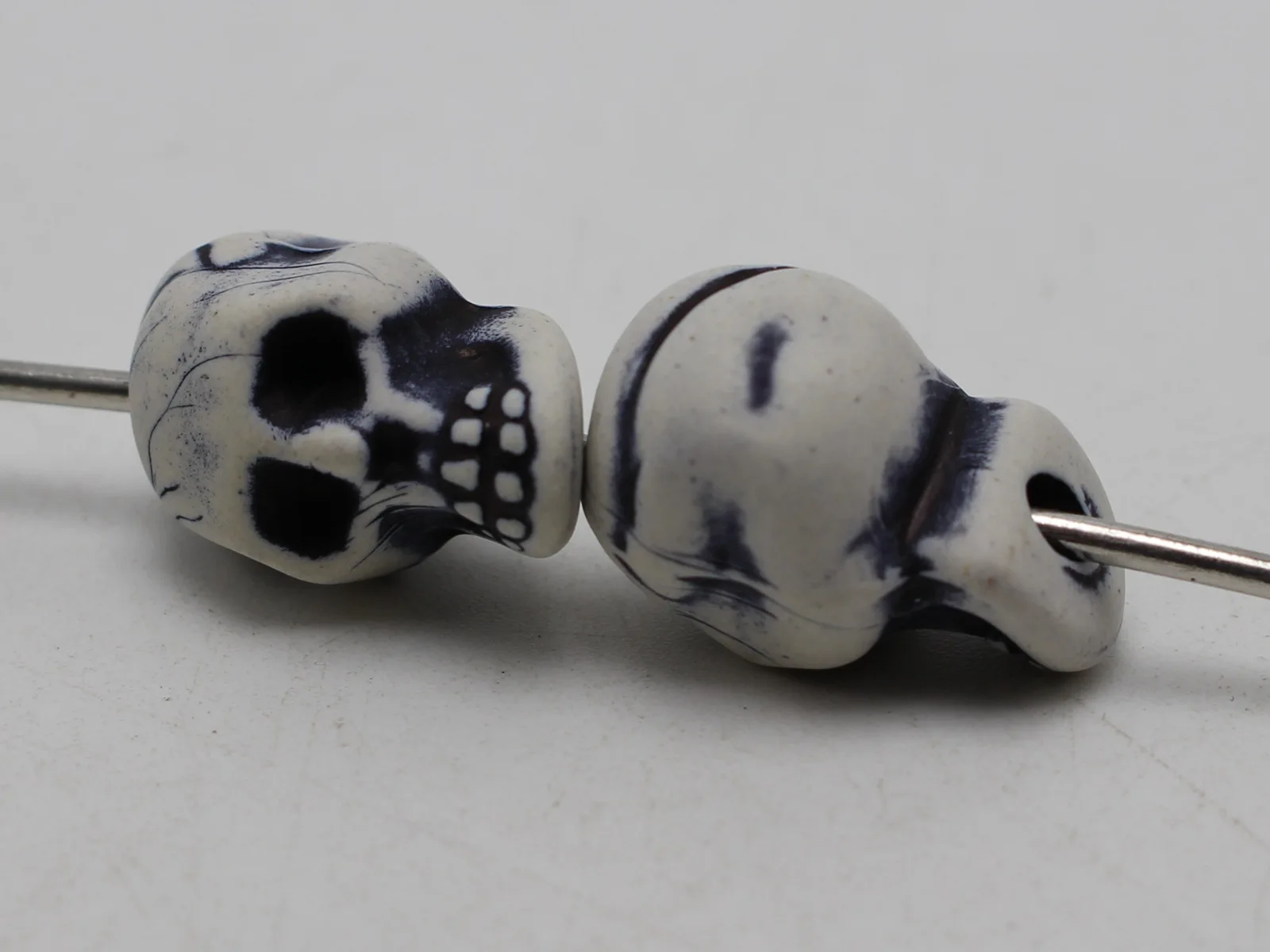 25 White Acrylic Halloween Gothic Skeleton Skull Beads 21X13mm
