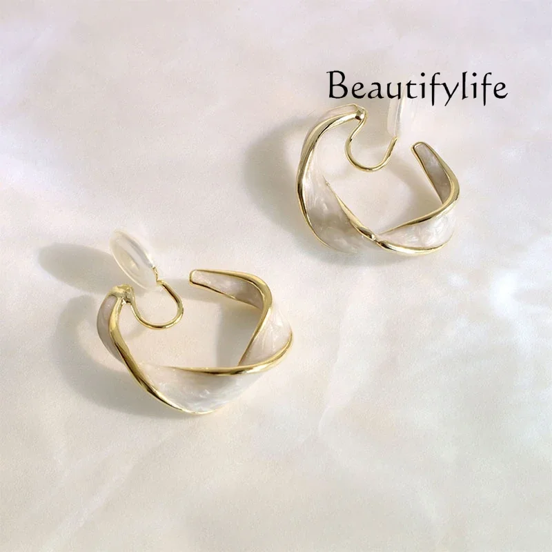 French circle ear clips women's painless temperament mosquito coil disc earrings niche simple white high-end earrings