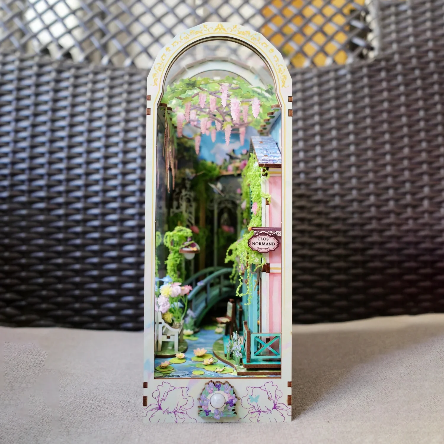 Book Nook Wooden Puzzle Tonecheer Giverny Garden DIY Bookend Diorama Model Kit Dollhouse Decoration Toys Birthday Surprise Gift