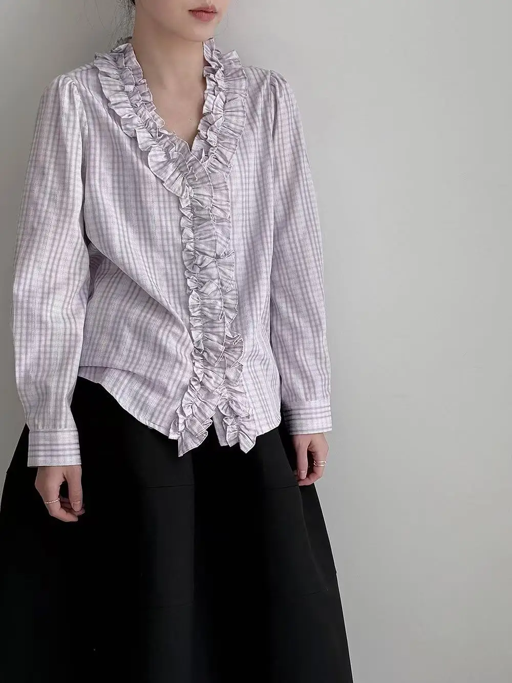 

LZoo Gentle Wood ain V-ne Plaid Texture Versatile irt Loose Fit Cotton Long Sve Women's Spring Faion irt