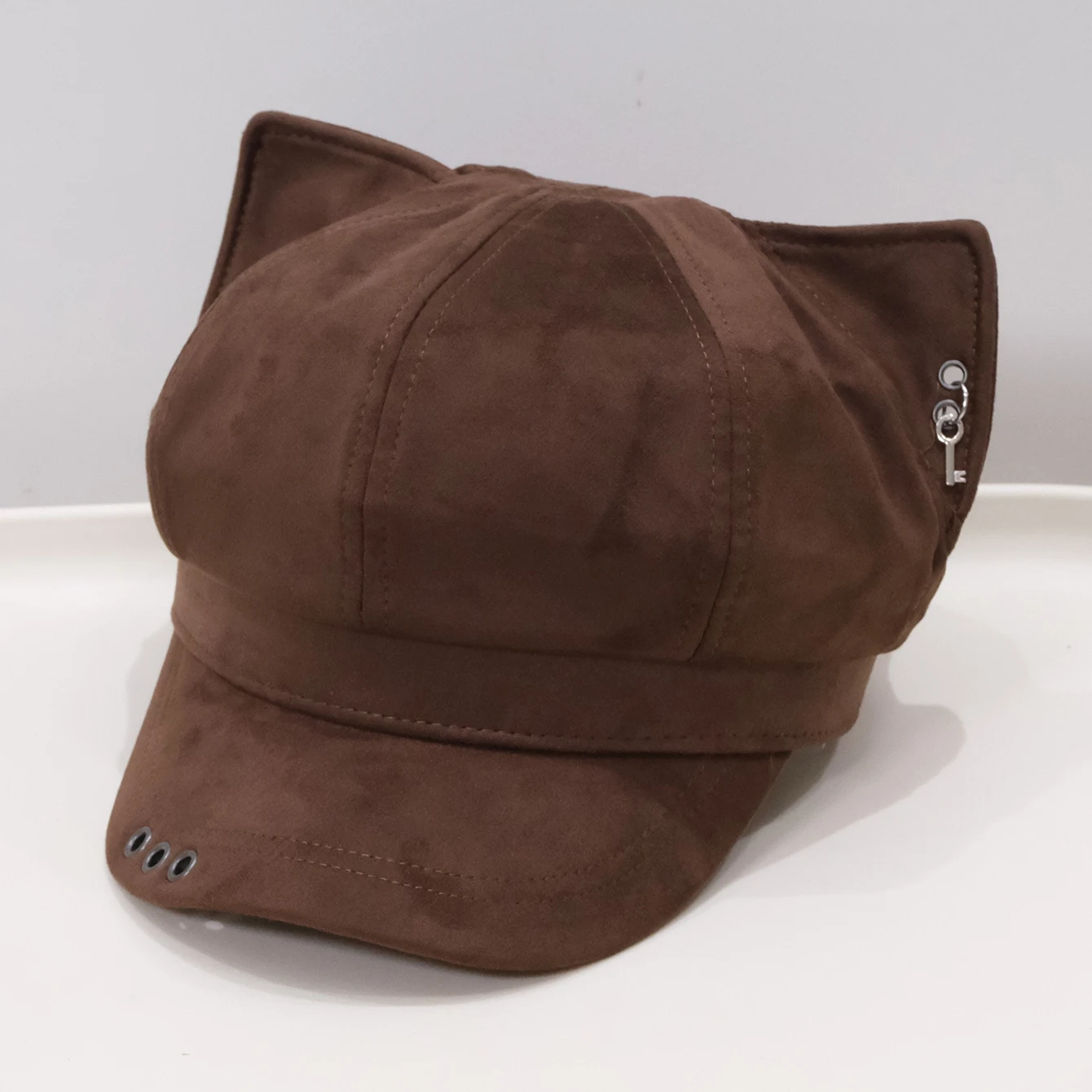 Korean Style Solid Color Cat Ear Newsboy Hat, Iron Ring Keychain Design, Octagonal Cap, Autumn Winter Atmosphere, Duckbill Hat