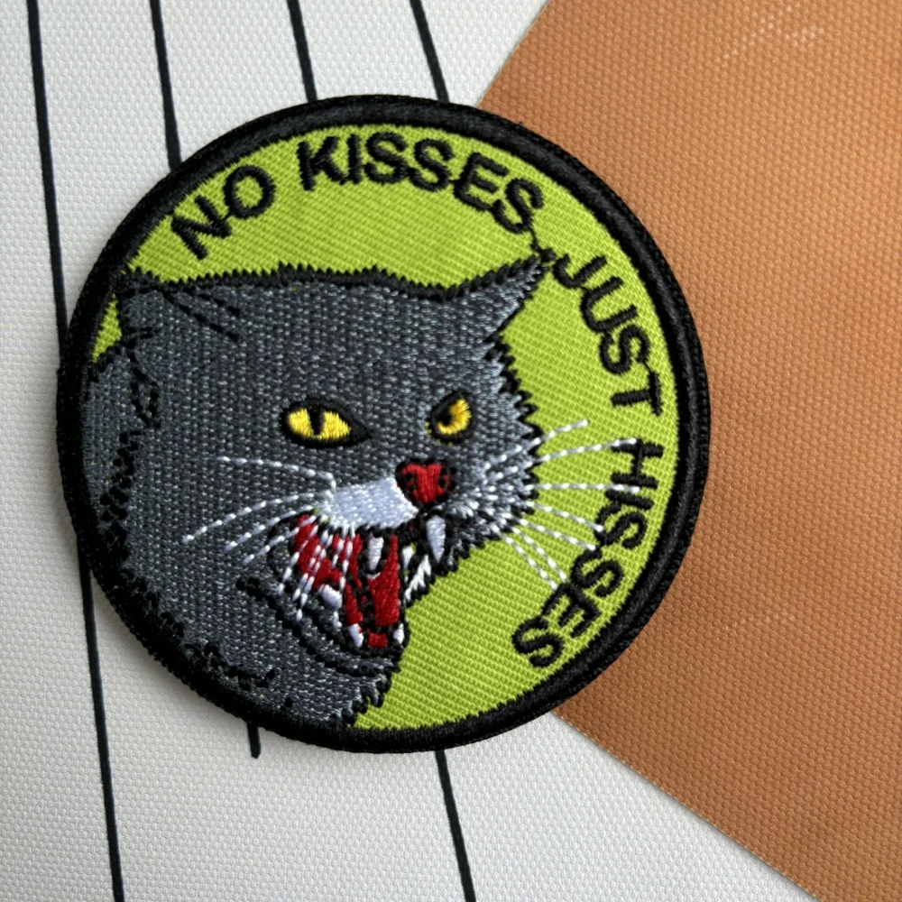 No Kisses Just Hisses Cats Morale Tactical Patch Funny Embroidered Hook&Loop Patch Military Cats Badge Armband Backpack Stickers