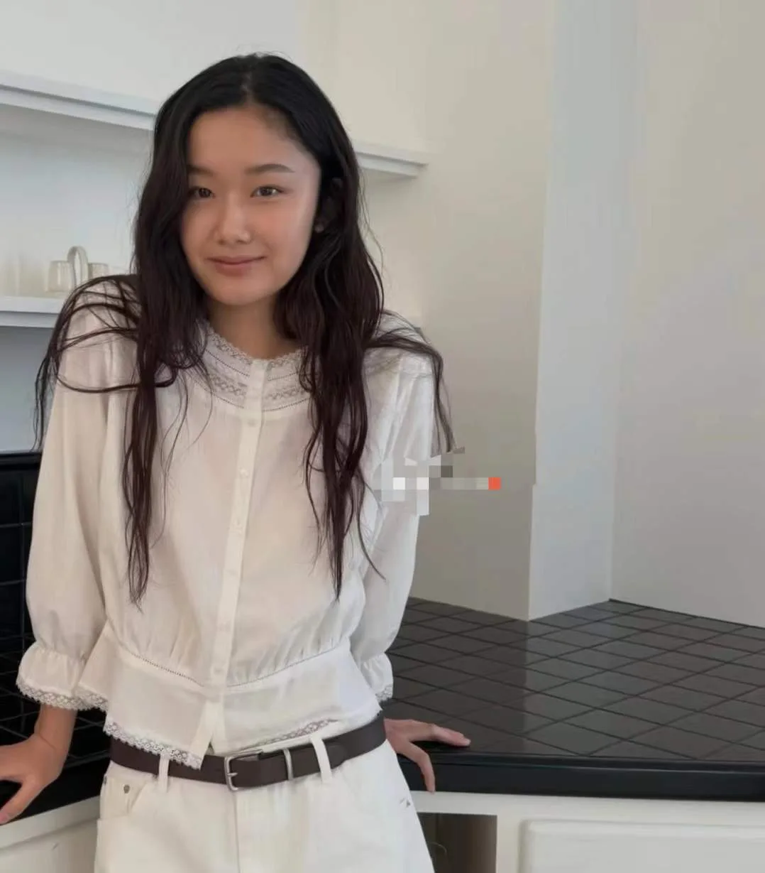 

Gentle White Lace Trim Shirt Women's Loose Fit Cotton Long Sleeve round Neck Pure Color Spring 2026 Breathable Comfortable