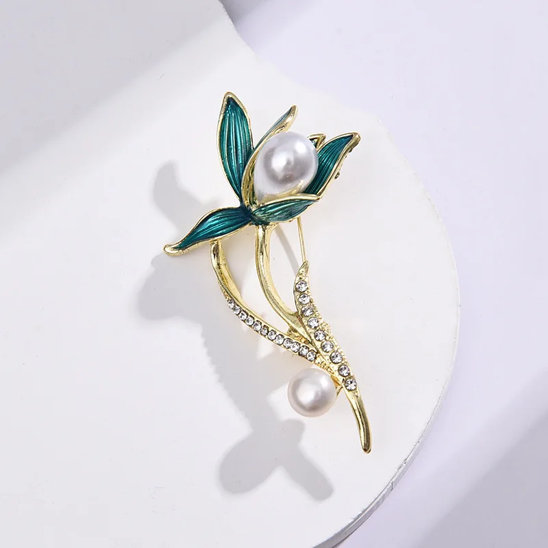 Elegant Women Enamel Orchid Brooches for Girls Rhinestone Pearl Magnolia Flower Clothes Badges Pins Plant Corsage Jewelry Gifts