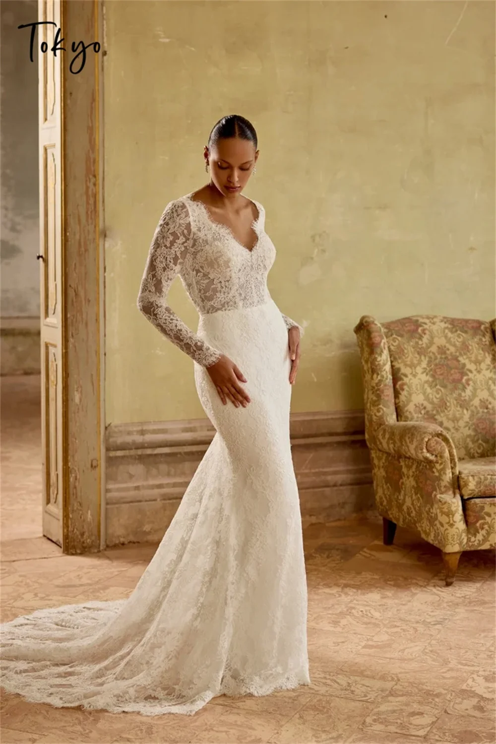 Vestidos de novia Tokyo personalizados con escote en V blanco, mangas largas, vestidos de novia de encaje sin espalda, vestidos de novia de cola desmontable de sirena