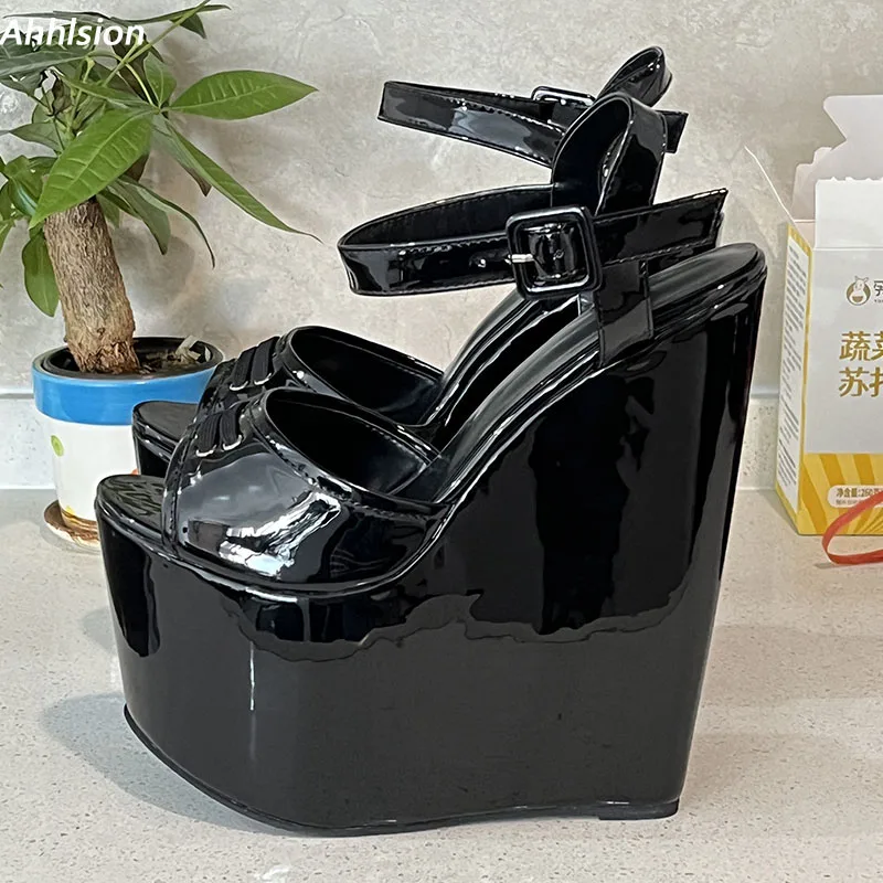 

Ahhlsion/женские летние глянцевые сандалии ручной работы на танкетке, красивая черная обувь для вечеринок на высоком каблуке с открытым носком, женские размеры США 4-15