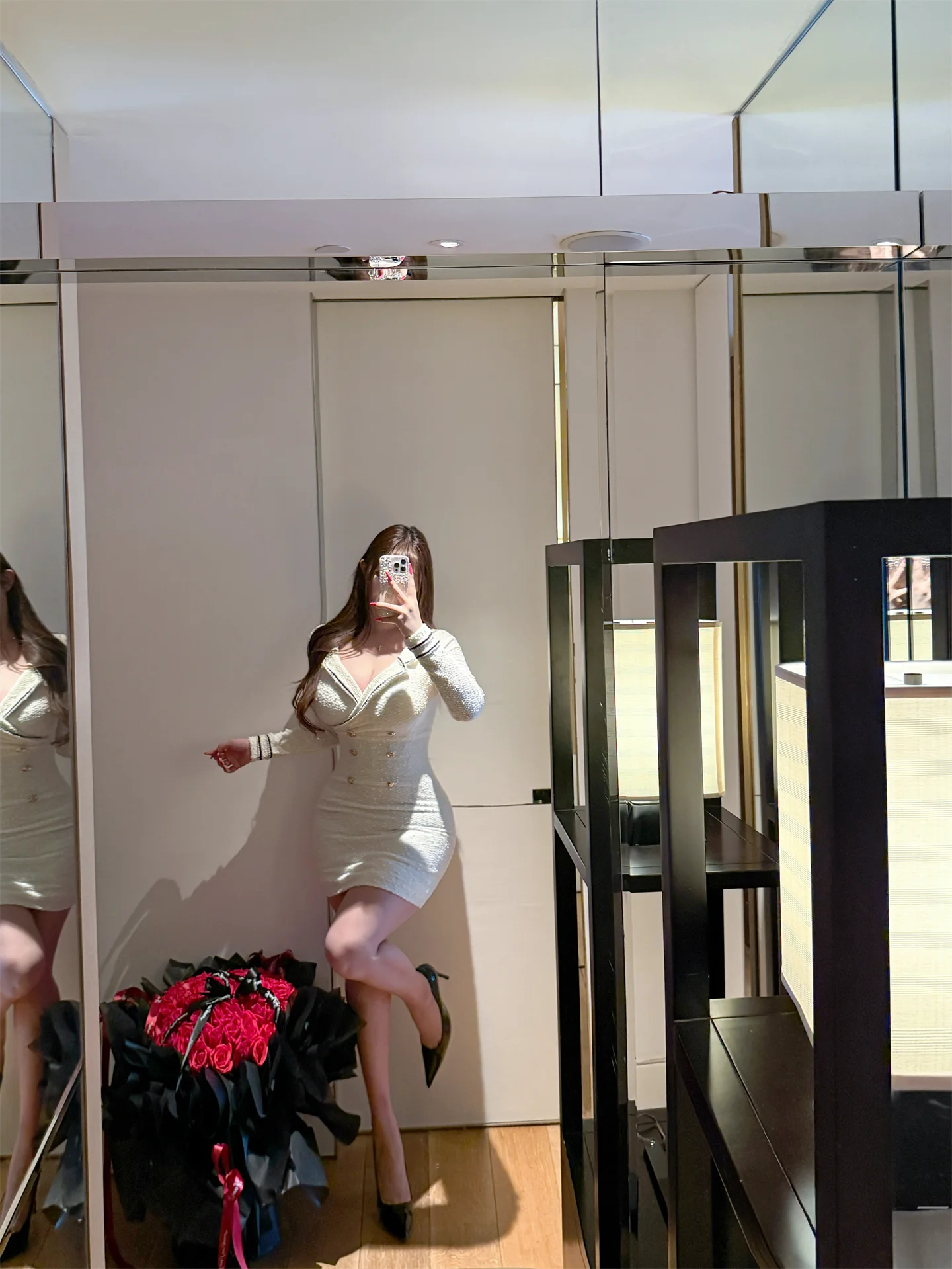 

Новинка: Корейское короткое платье-футляр для женщин, модное, из полиэстера, с длинным рукавом, V-образным вырезом и молнией сзади