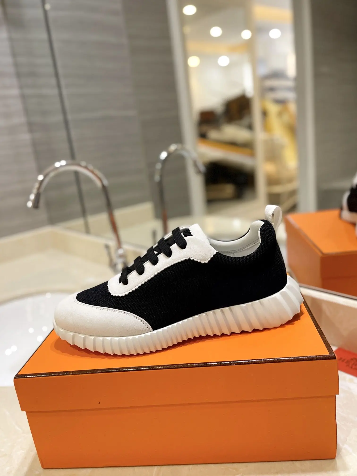 Canvas leather spliced skate shoes unisex style, retro casual skateboarding sneakers, lightweight shock absorbing couple student daily versatile casual footwear