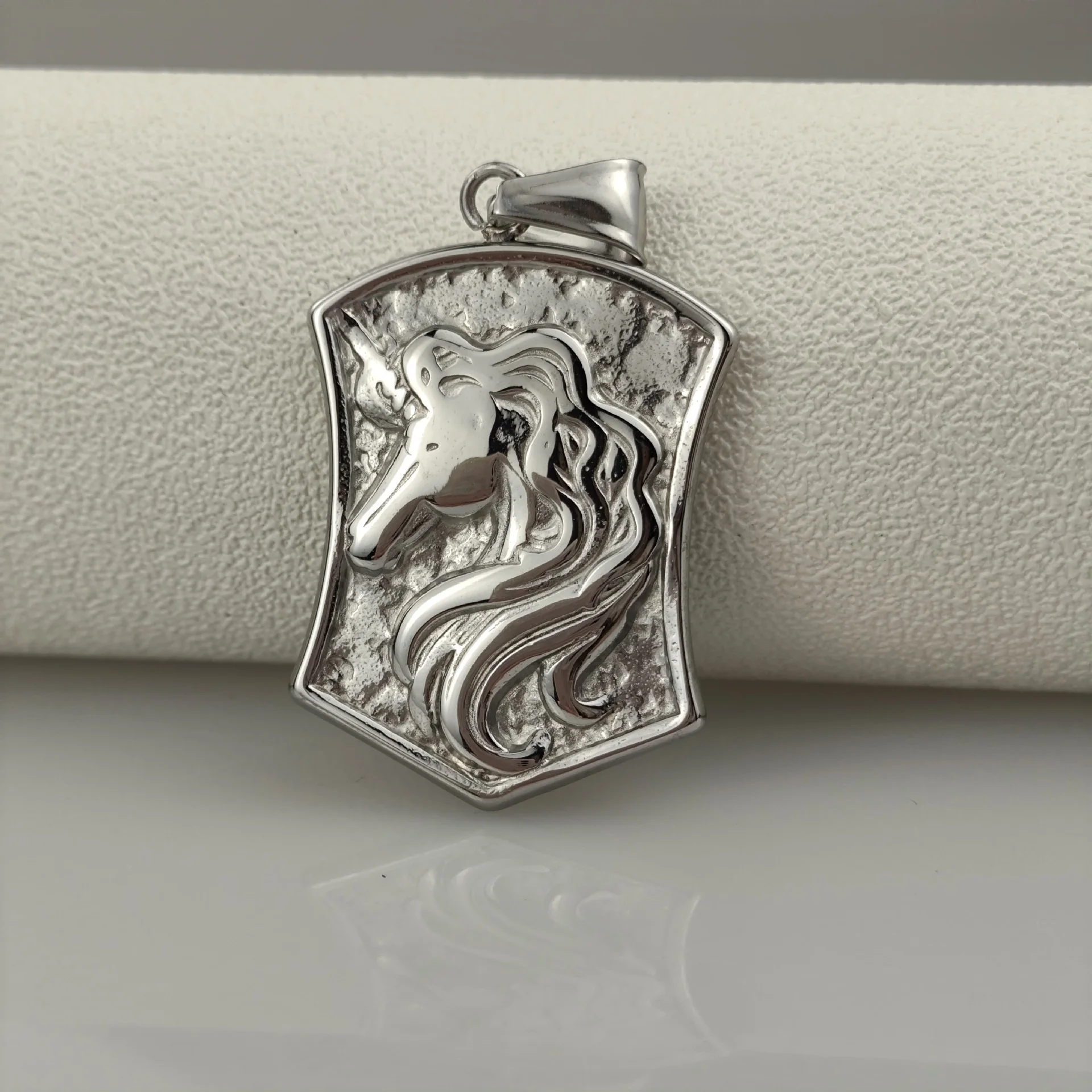 `Men Unicorn Shield Pendant Necklace 316L Stainless Steel Gold Plated Hammered Texture Myth Totem Vintage Hip Hop Fashion Jewelr