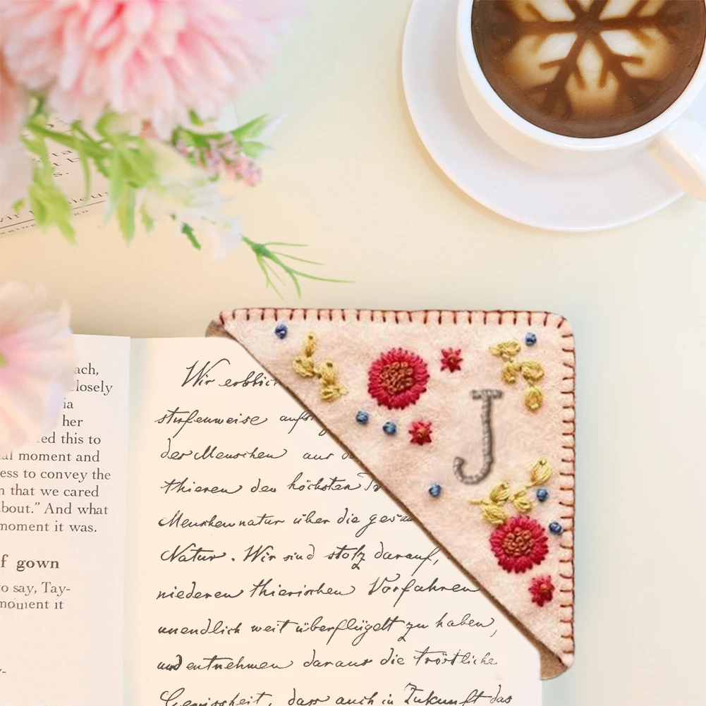 Segnalibro fatto a mano Stile stagioni Segnapagina cucito a mano Segnalibro personalizzato con ricamo a lettera multifunzione per gli amanti dei libri