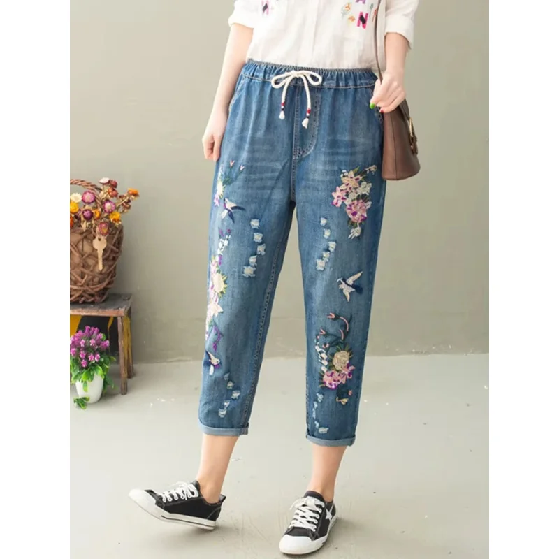 女性の夏のヴィンテージ花柄ルーズデニムパンツ - 穴付き中国風カジュアルリップドジーンズ、伸縮性ハーレムパンツ