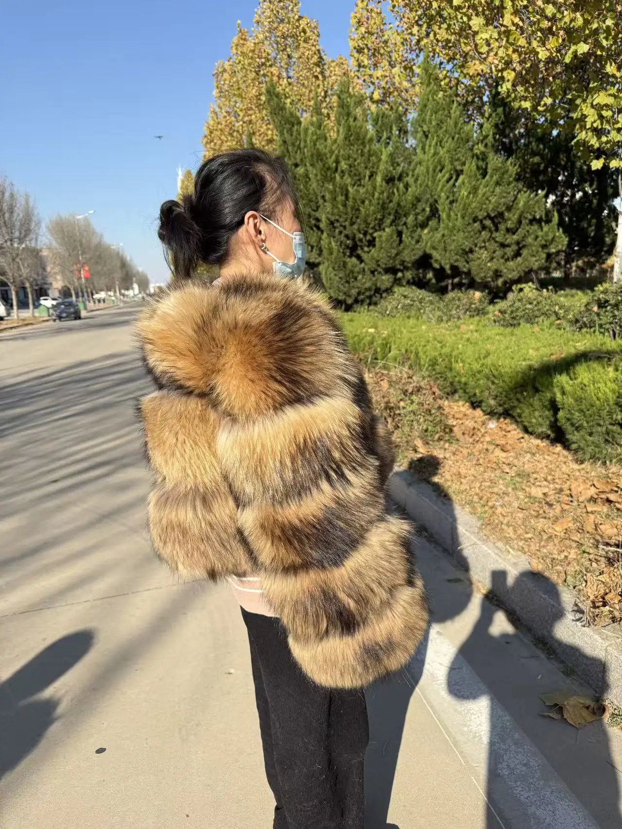 プラスサイズトップスブラウンファーマオマオコン肥満女性のアウターウェアナチュラルアライグマリアルファーコート冬ジャケット女性服