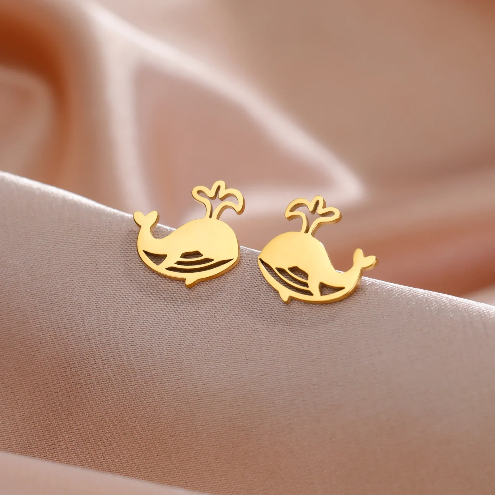 Skyrim Little Whale Stud Earrings Stainless Steel Women Girls Earring Fashion Ocean Sea Animals Jewelry Birthday Gift Wholesale