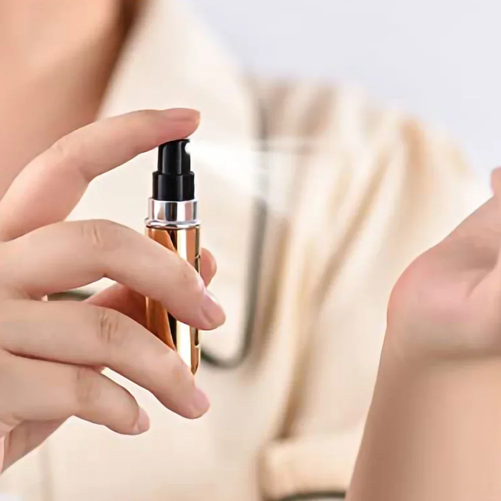 10 SZTUK 5ML Butelek na Perfumy z Dozownikiem na Dole, Przenośne Butelki Wielokrotnego Użytku z Rozpylaczem, Mini Puste Pojemniki na Kosmetyki