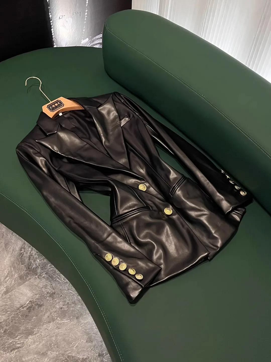 

Winter 2025 Leather Slim Fit Commute Sle Faionable Women's Coat Button ket Detail Long Sve Regular Length