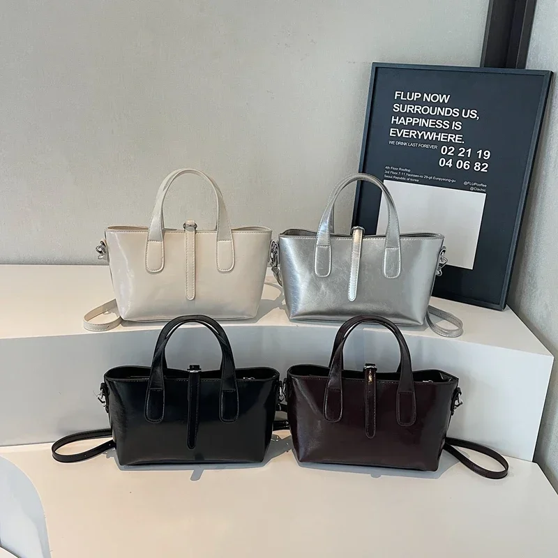 

Concise Zipper Versatile Tote Bags Large Capacity High Quality PU 2025 Spring New Fashion Solid Color Women's Shoulder Bags