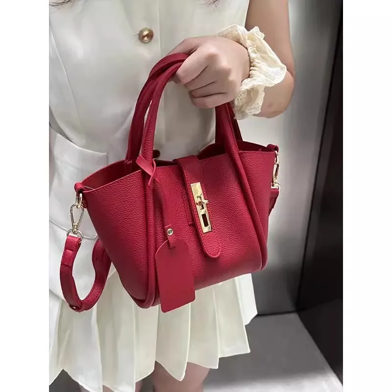 Large capacity vegetable basket bucket bag women's 2025 new French niche messenger portable red bridal wedding bag